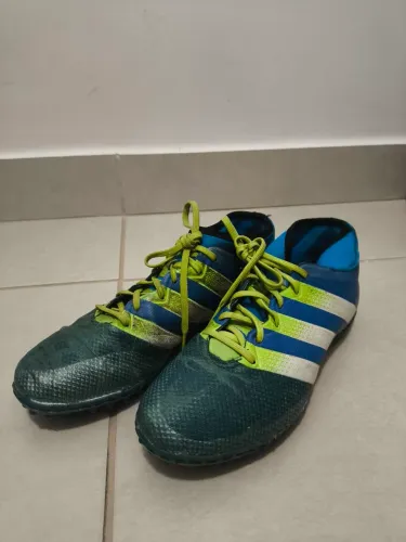 Chuteira Adidas