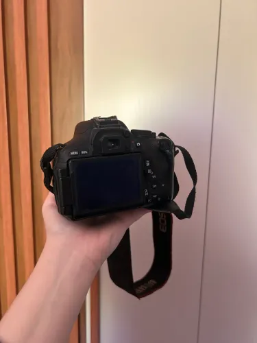 Canon EOS Rebel T3i + lente 18-55mm