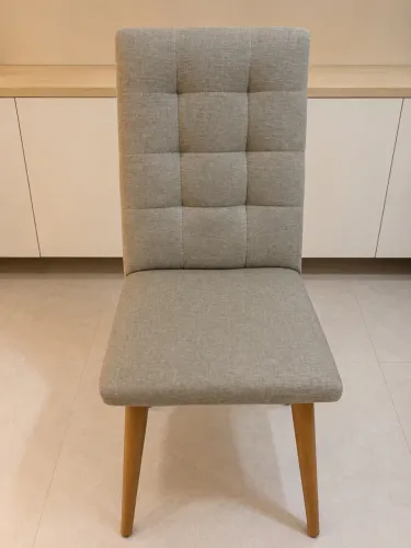 Mesa de jantar 1,40x1,40m com 8 cadeiras