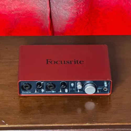 Interface Focusrite 2i4 2ª geração