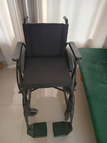 Cadeiras de rodas semi nova