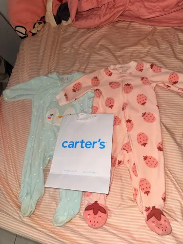 2 macacões fleece lote Carters e babyway tamanho 6 meses