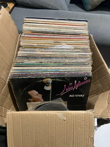Vendo coleção com mais de 140 LPS