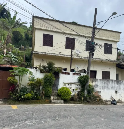 ALUGO CASA HUMBERTO ROVIGATTI