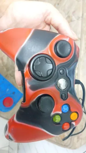 Vende se Xbox 360 jogos na memória interna 2 controle 1Kinec pendrive e 1 fonte