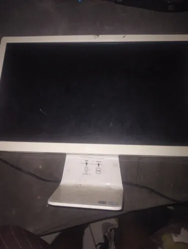 Pc i3, hd: 1tb, para troca a tela e arruma uma fonte  funcionando 