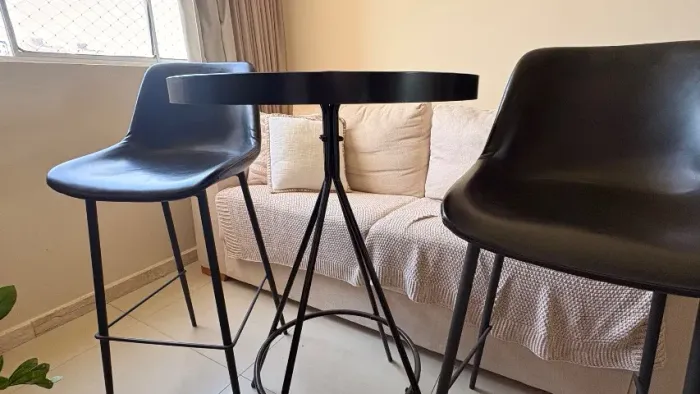 Mesa bistrô + 2 banquetas