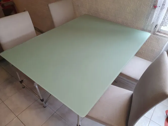 Conjunto de Mesa de Vidro e Cadeiras