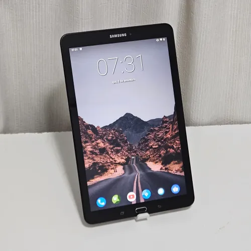 Tablet Samsung Galaxy Tab E 9.6", atualizado Android 9.0, ótimo estado *LEIA O ANÚNCIO*