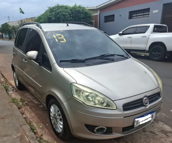 Fiat Idea Attractive 1.4 Fire Flex 8V 5P 2013