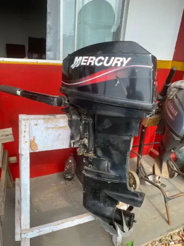 Vendo motor Mercury de 25hp com barco navegável