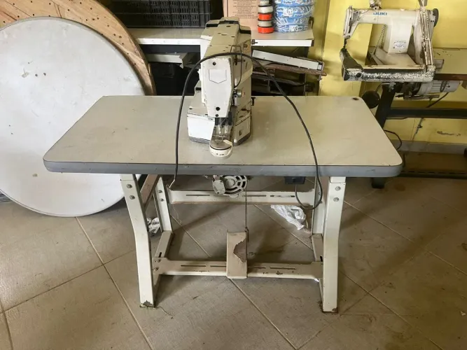 Máquina de costura Travett