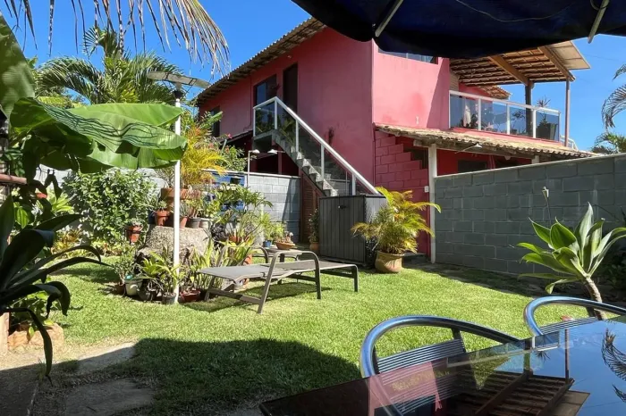 À venda casa geminada com quintal independente em Geribá, Armação dos Búzios-RJ | Excelent