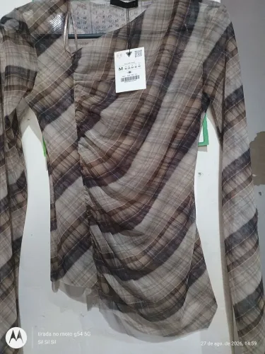 Blusa da Zara com etiqueta. O tamanho é M e ficou apertado em mim!