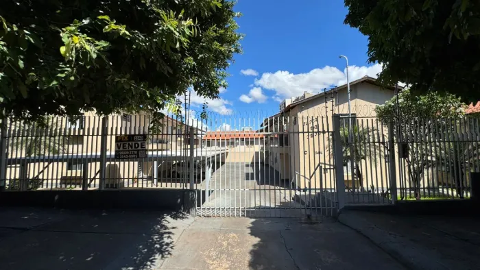 Vendo apartamento recém reformado pronto para morar em ótima localização. 
