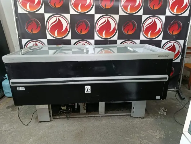 ilha 1,88x76x96. para congelados expositora 220 volts marca GELOPAR ( usada )