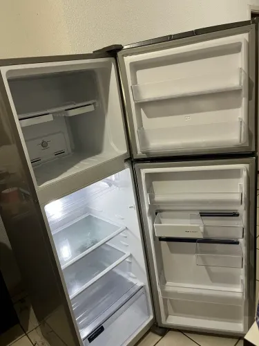 Geladeira Electrolux Frost Free Inverter 410L com AutoSense.