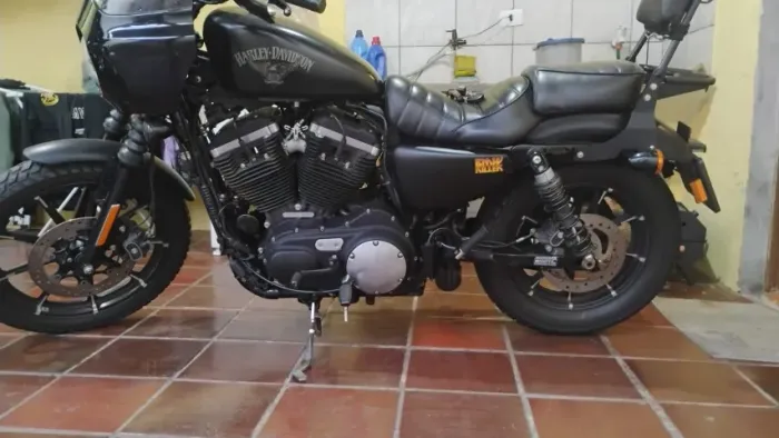 HARLEY DAVIDSON SPORTSTER 883 IRON 2016, TROCO POR DYNA TOURING