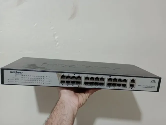 Switch Intelbras Gigabit OBSERVAÇÃO: so esta funcionando 14 portas