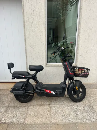 SCOOTER ELÉTRICA PANDA J10 1000W - EXCELENTE ESTADO