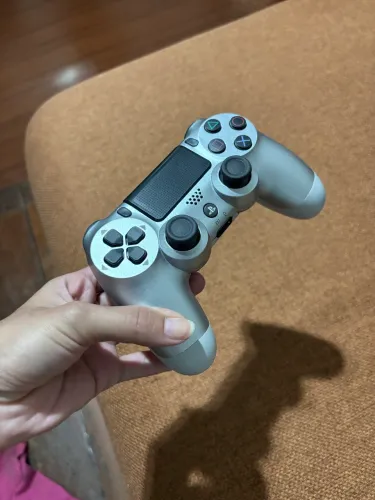 Controle joystick sem fio Sony PlayStation Dualshock 4 Wireless controller silver