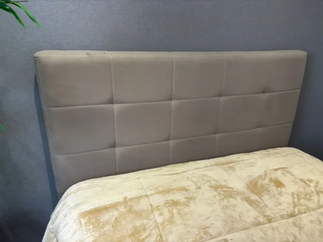 Cabeceira para Cama de Casal Muito Nova