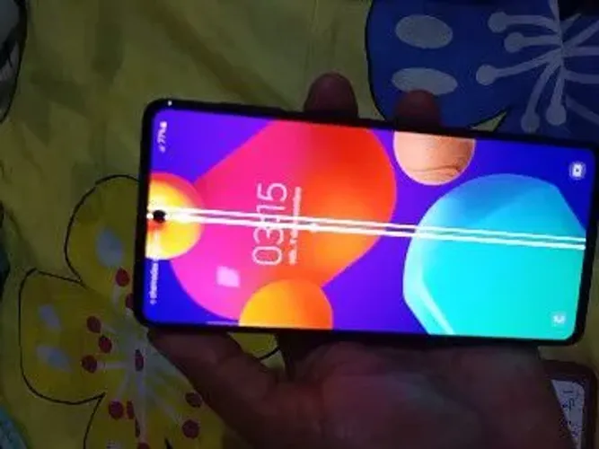 Vendo um celular Samsung m62 128 gb memória ram 8gb,obs:está com tela com sua lista .