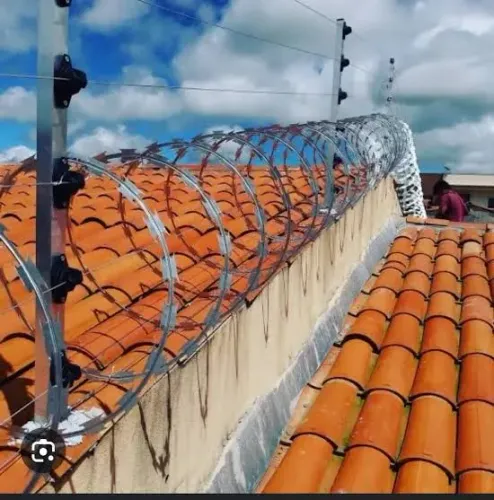 Câmeras cerca elétrica e concertina