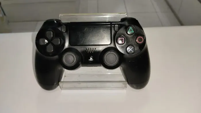 Controle Play4 + Jogo Fifa 17 Usados