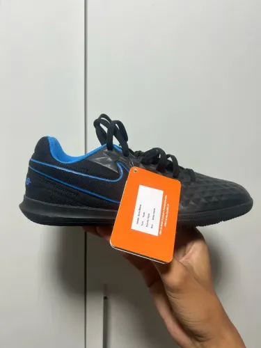 Chuteira Nike futsal tiempo