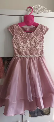 Vendo vestido de festa menina 60 reais cada