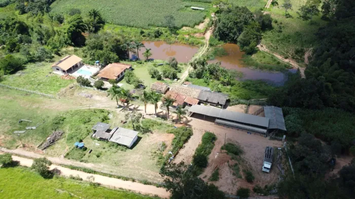 Fazendinha 30 há com excelente estrutura em Claudio