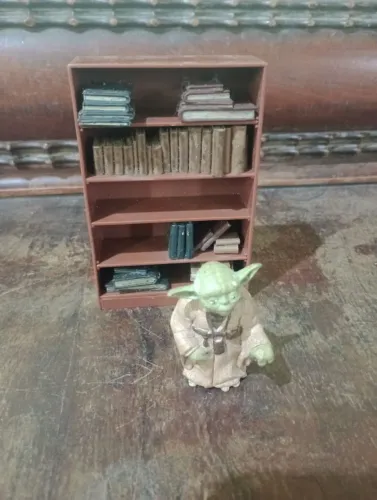Boneco coleção Yoda e accesorio homem aranha 
