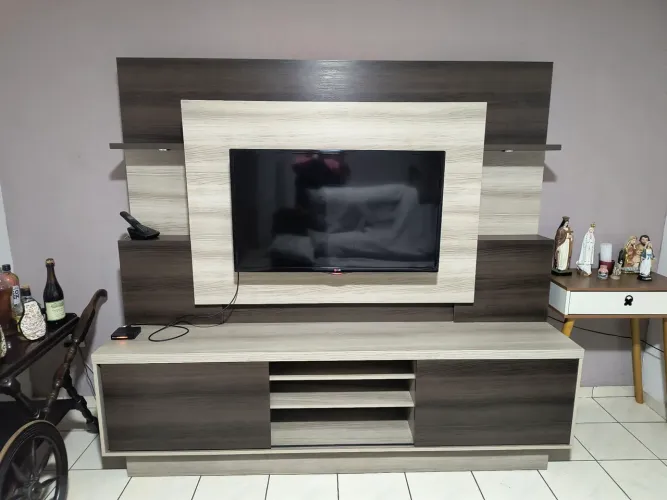 Tv home ótimo estado. 2,20m largura com luz.