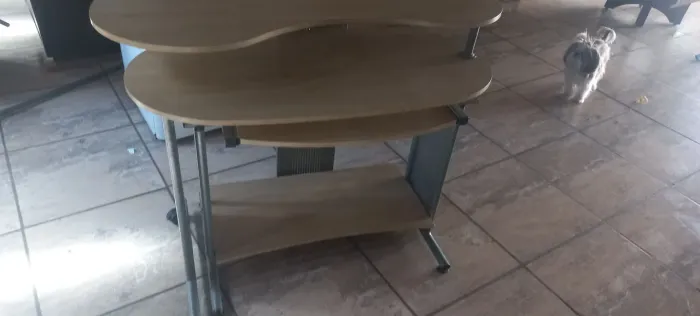 MESA PARA ESCRITÓRIO ARTICULADA PARA VARIAS FORMAS DE USO NUNCA FOI USADA 