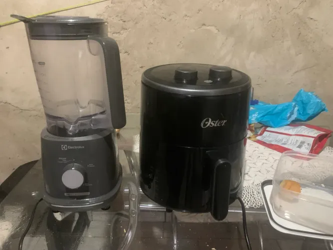Airfryer e liquidificador em ótimo estado