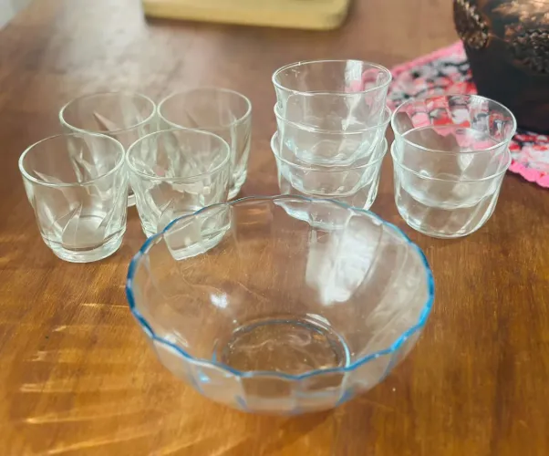 Conjunto vintage 1 tigela mais 4 bowls e 4 copos