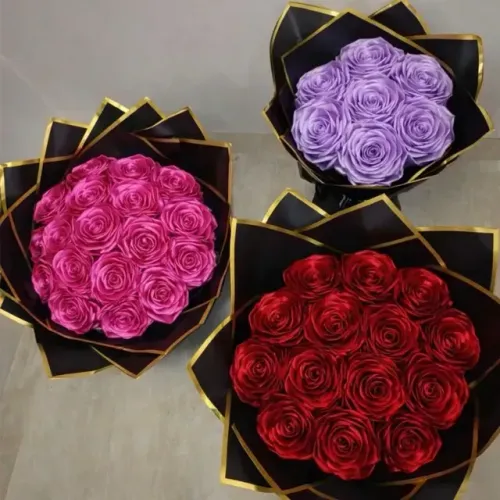 Buquês personalizados com rosas eternas