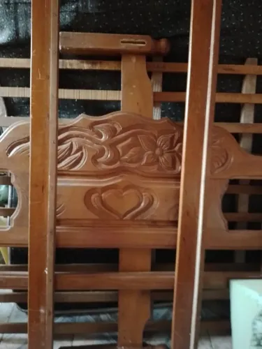 Cama de madeira