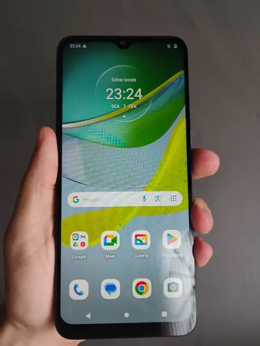 Motorola moto e13
