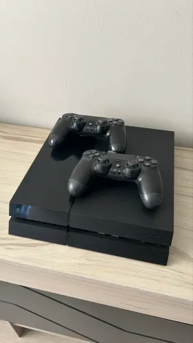 PlayStation 4 Fat em perfeito estado!