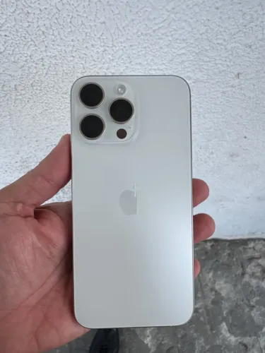 Vendo iPhone 15 pro Max branco
