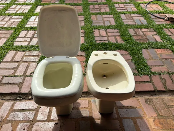 Vaso sanitário e bidé (Celite linha Módulo)