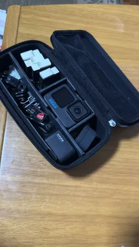 Go Pro 11 Black + acessórios + 4 baterias extras