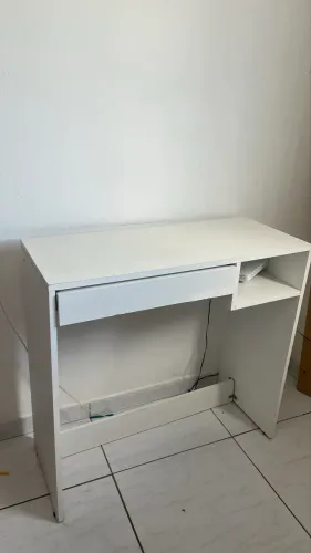 VENDO MESA COM GAVETA 