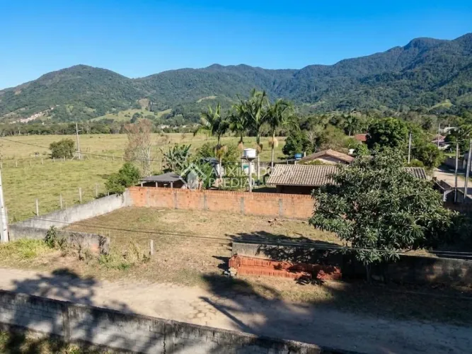 Terreno com 360m² à venda em Ribeirão da Ilha, Florianópolis.
