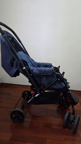 CARRINHO DE BEBÊ + BEBÊ CONFORTO