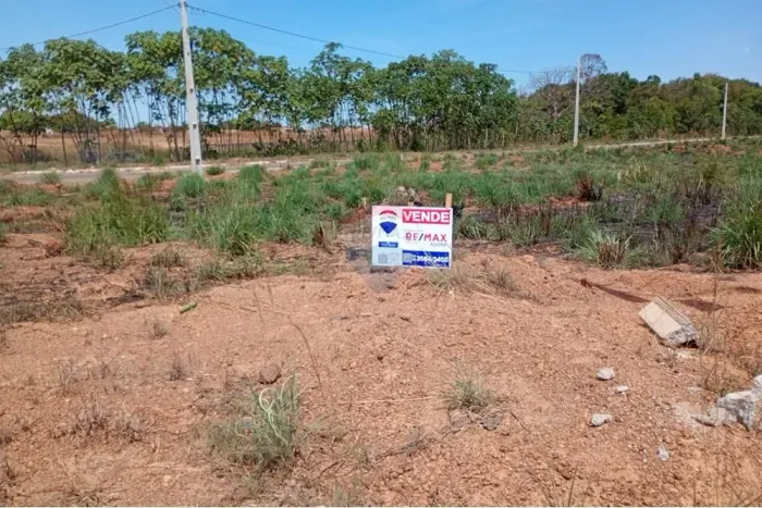 Oportunidade Única: Terreno com Vista Dupla para Lagos e Amplo Espaço
