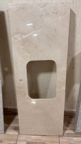 VENDO BANCADA DE MÁRMORE Medida: 1,35 × 50 cm Nunca usada! ValorR$ 450,00