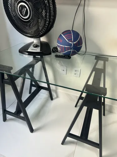 Mesa de vidro para quarto ou escritório